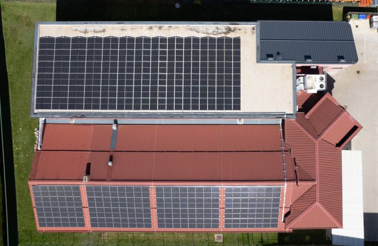  Subvencije za sončne elektrarne in hranilnike za fizične osebe